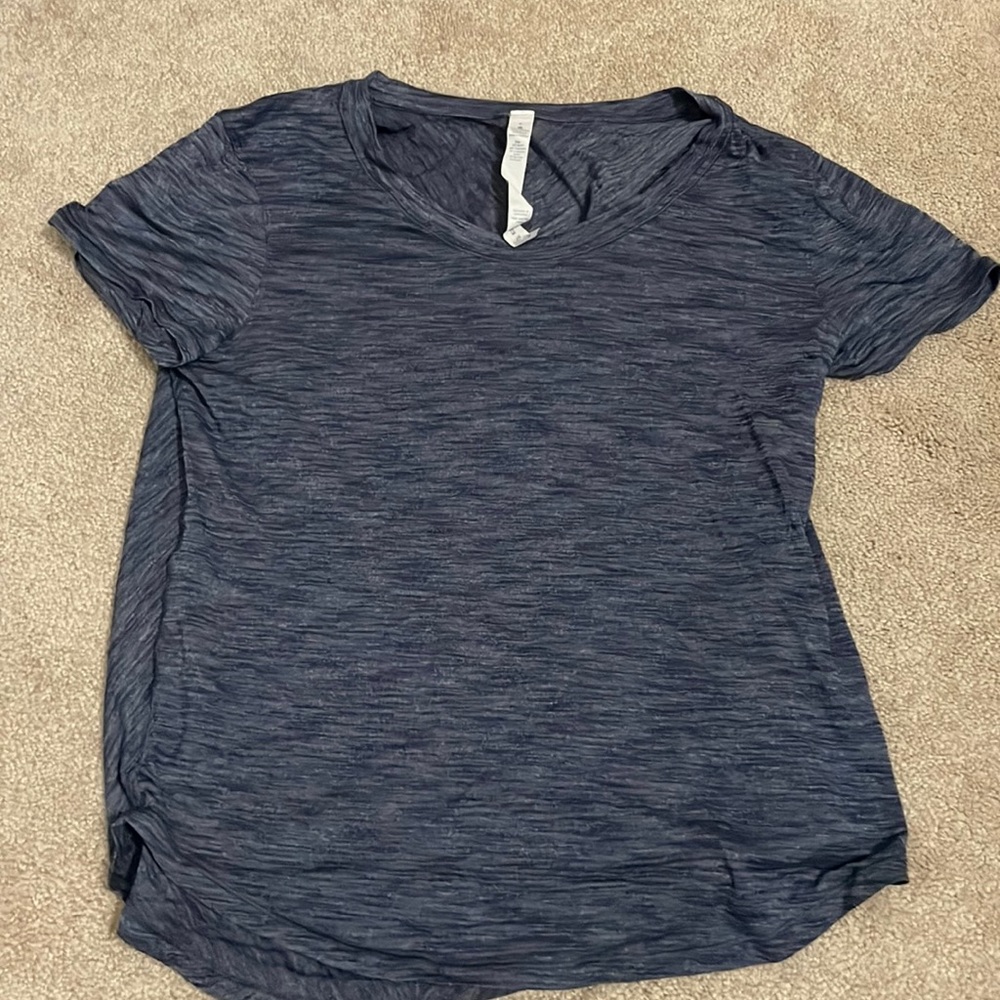 VGUC womens size 6 Lululemon shirt